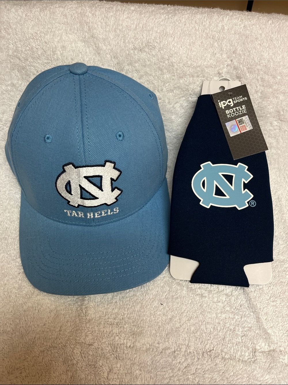 North Carolina Tar Heels cap & bottle koozie